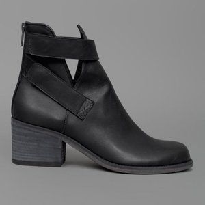 Anthropologie LD Tuttle Cut Leather Out Chunky Booties Unique Ankle Boots 38.5